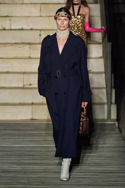 Look 18
